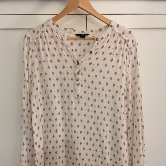 H&M Tops - H & M split neck tunic